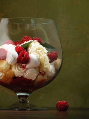 berries-and-vanilla-ice-cream